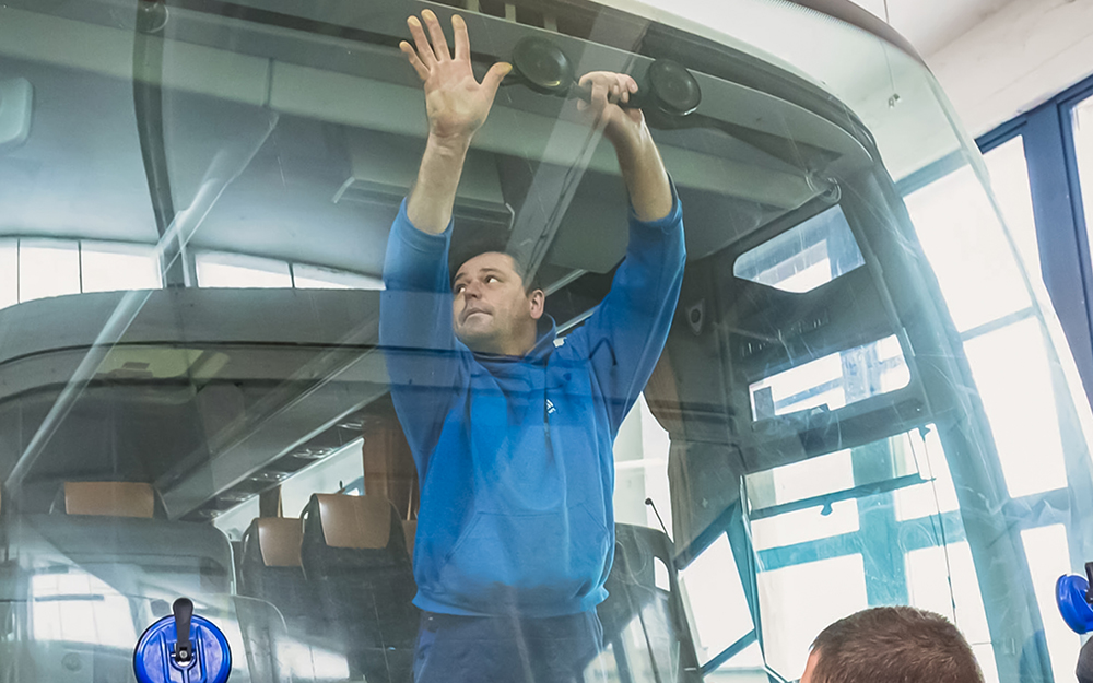 Commercial Vehicle Glass Replacement Services